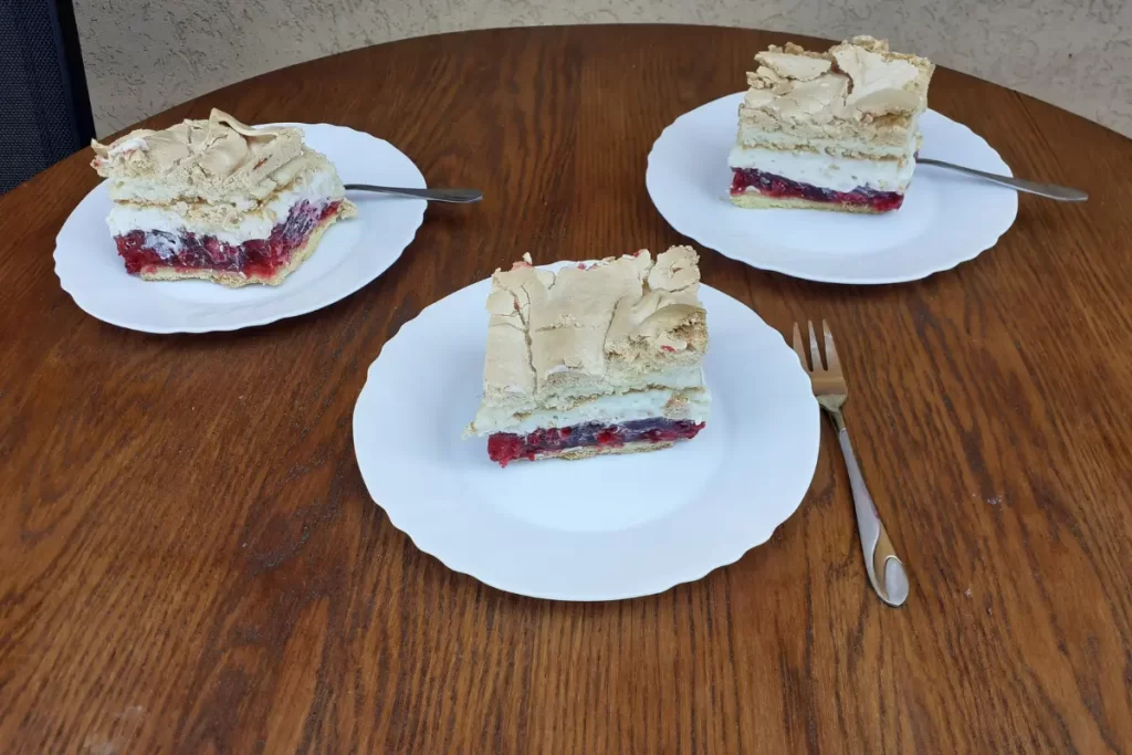 Malinowa chmurka z bezą