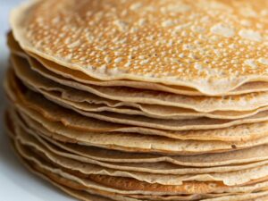 Nalesniki pelnoziarniste stos Naleśniki pełnoziarniste