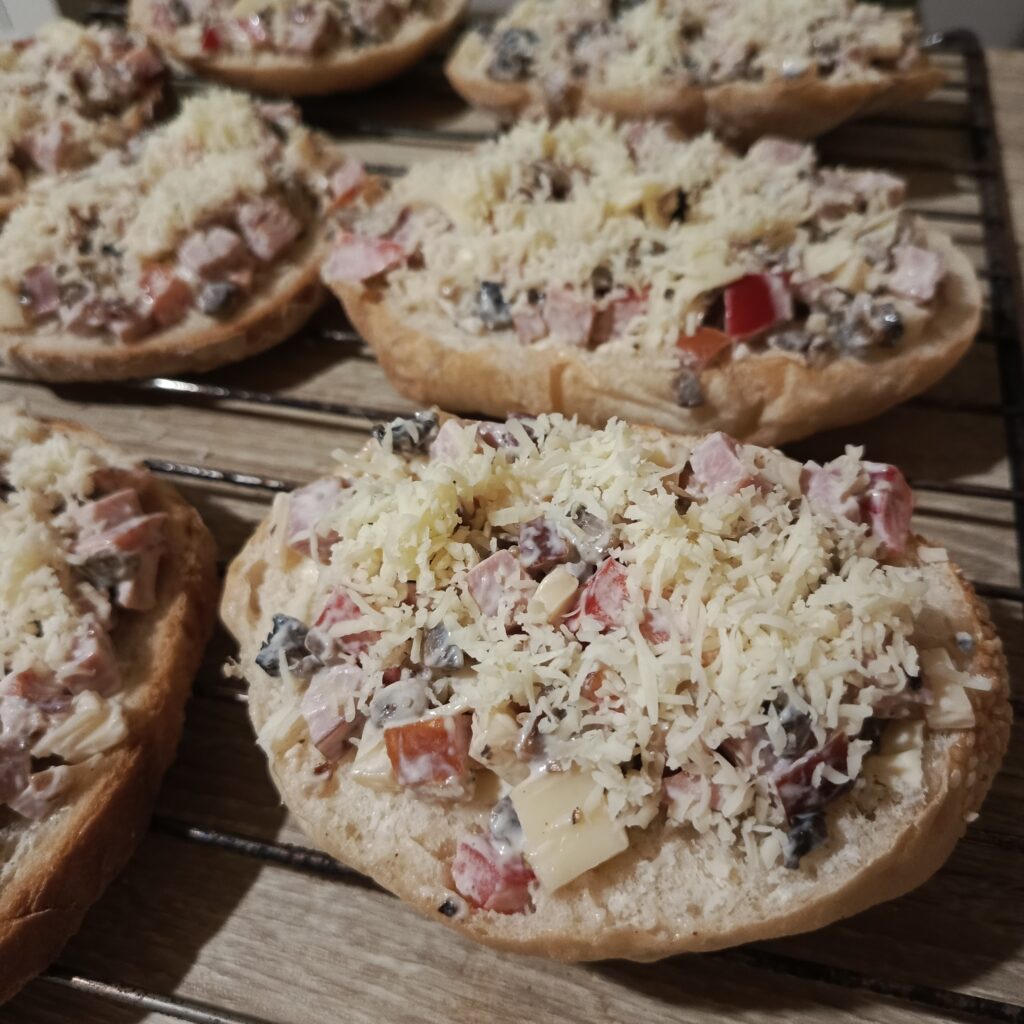 IMG 20250311 170822 329 Zapiekanki z chleba lub bułek