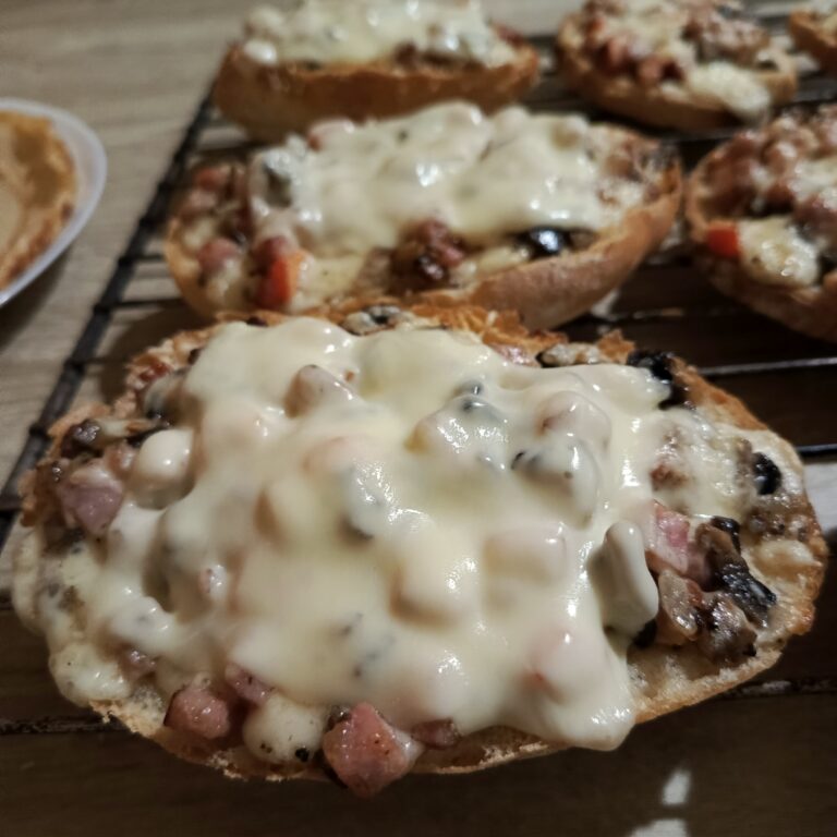 Szybkie zapiekanki – przegląd lodówki