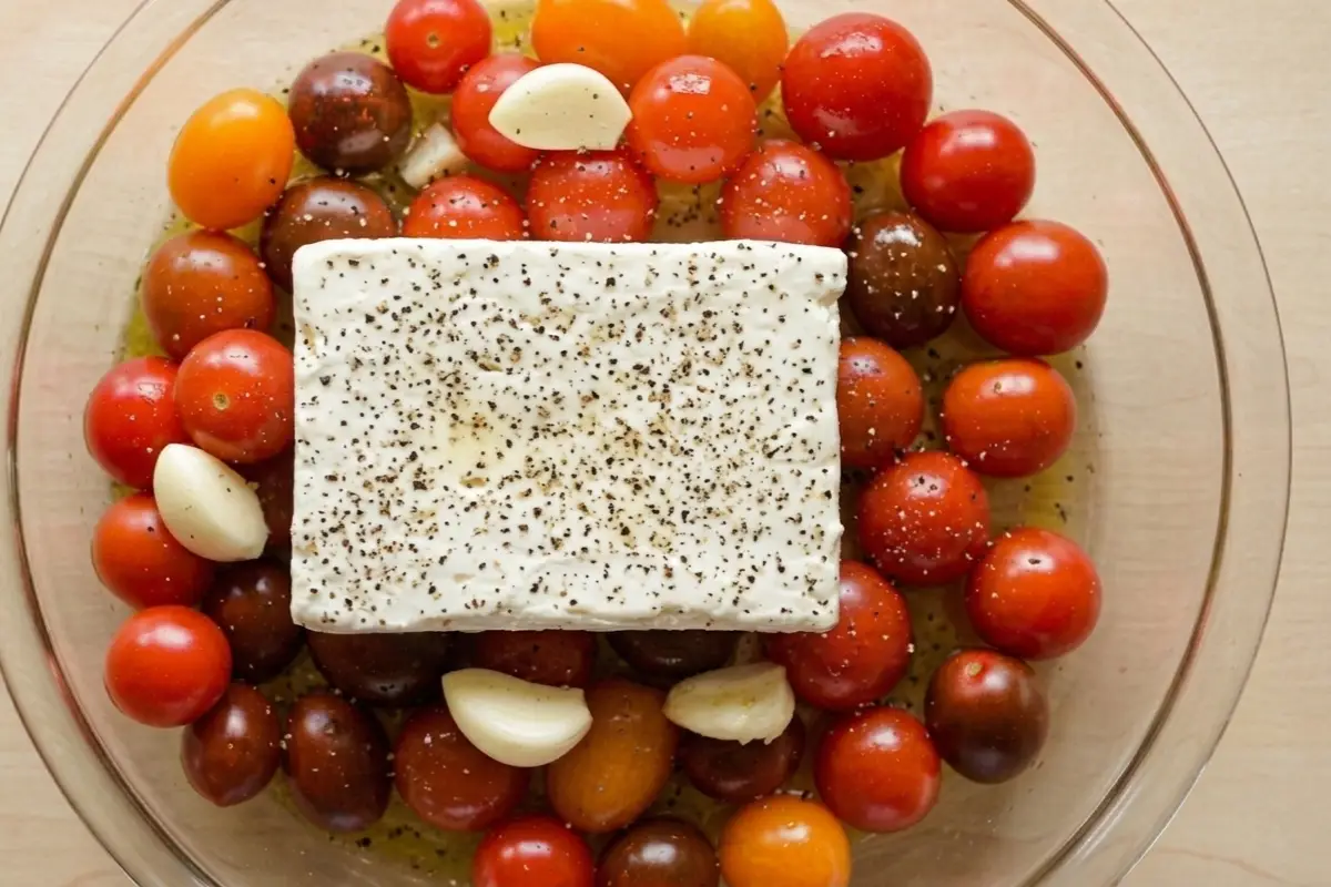 makaron z feta i pomidorkami makaron z feta i pomidorkami