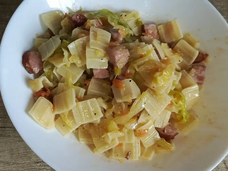 Lazanki z mlodej kapusty z kielbasa Lazanki z mlodej kapusty z kielbasa