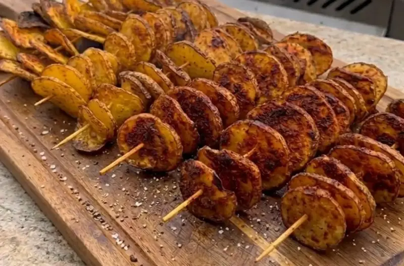 grilowane ziemniaki spirals potato ziemniaki z grilla na patyku
